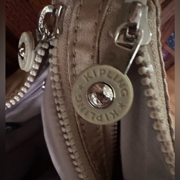 Kipling Set Alvar Metallic Glow Nylon Crossbody Gold & Large Creativity Wallet - Picture 5 of 14